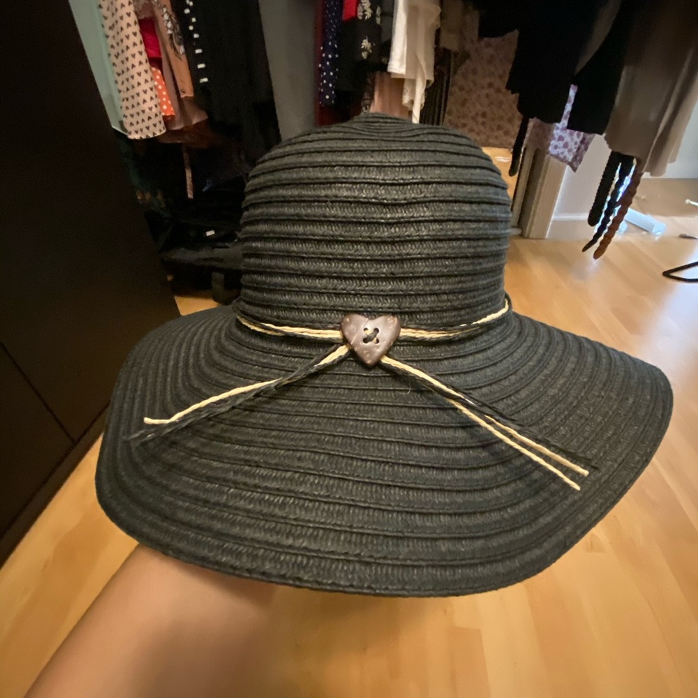 Black floppy hat